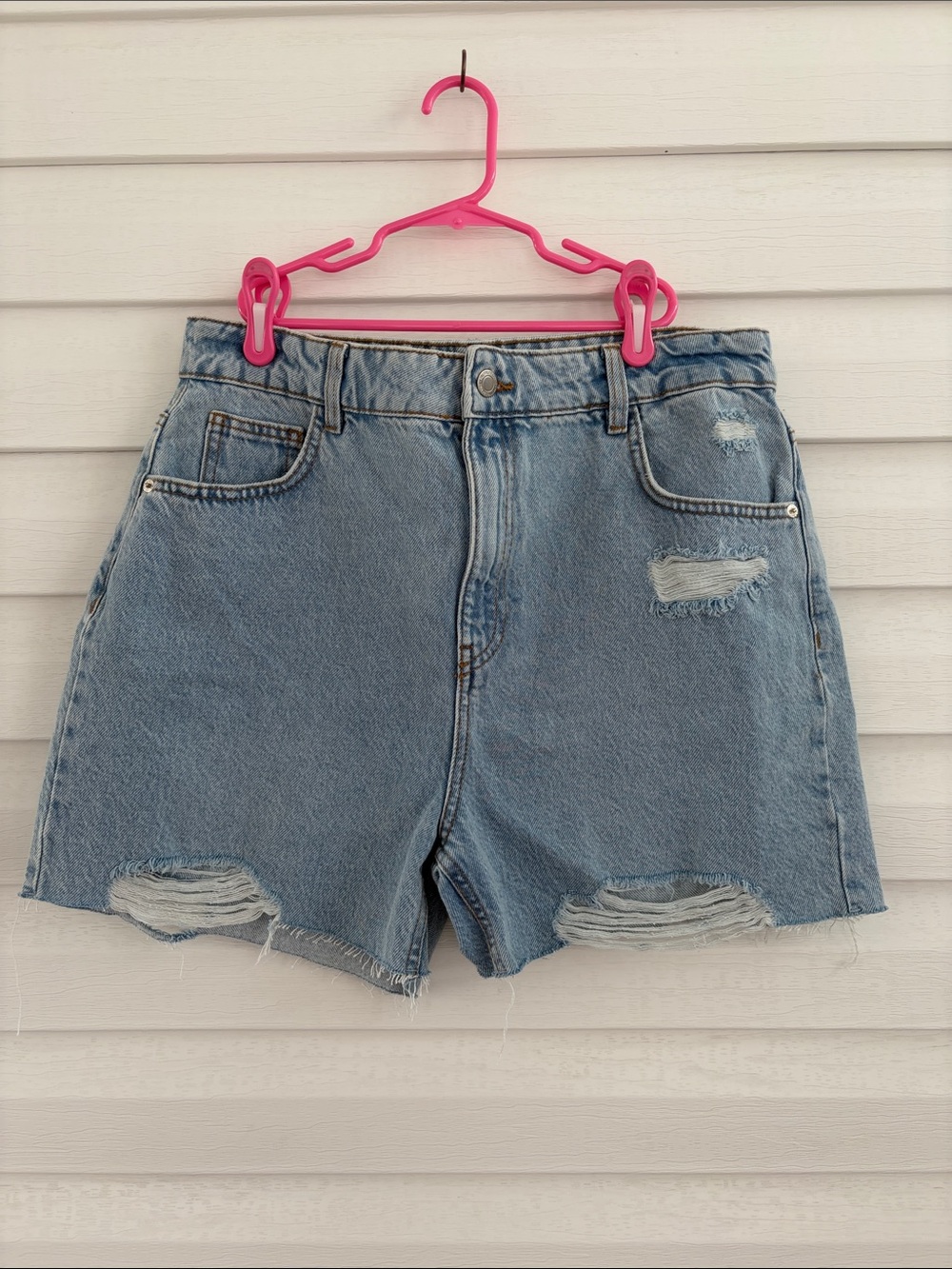 NWT PrettyLittleThing US 8 Distressed High Rise Denim Mom Shorts